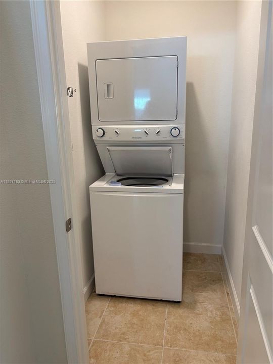 待售: $699,999 (5 贝兹, 3 浴室, 0 平方英尺)