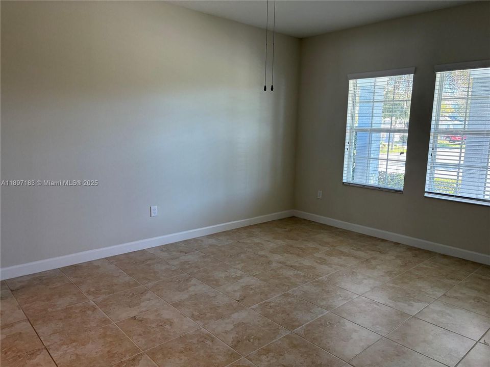 待售: $699,999 (5 贝兹, 3 浴室, 0 平方英尺)