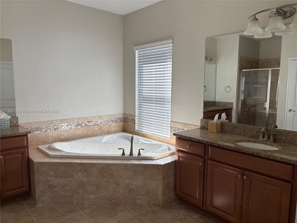 待售: $699,999 (5 贝兹, 3 浴室, 0 平方英尺)