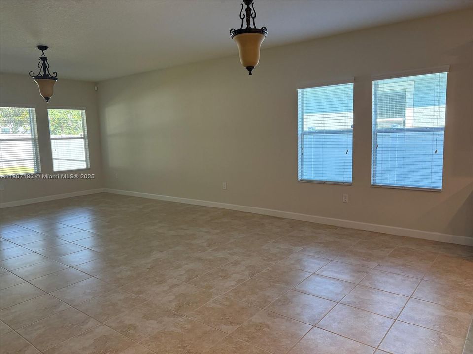 待售: $699,999 (5 贝兹, 3 浴室, 0 平方英尺)