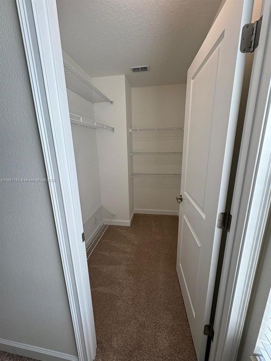 待售: $699,999 (5 贝兹, 3 浴室, 0 平方英尺)