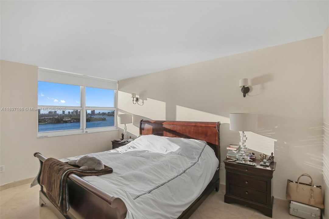 待售: $1,550,000 (3 贝兹, 2 浴室, 1372 平方英尺)