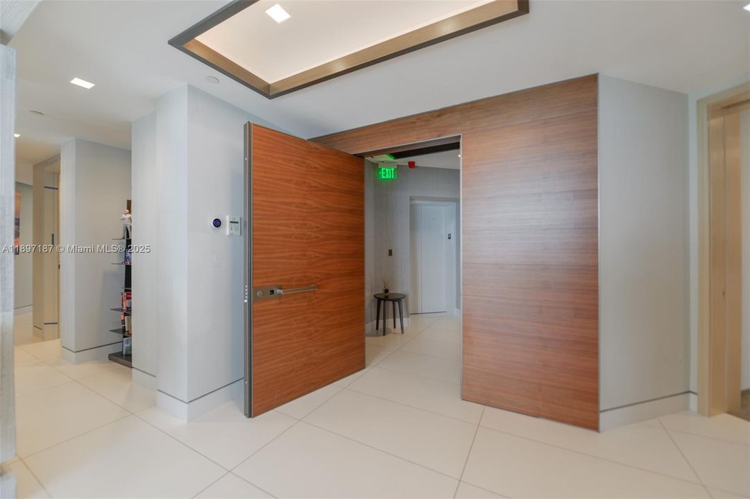 En Venta: $5,150,000 (4 camas, 6 baños, 3735 Pies cuadrados)