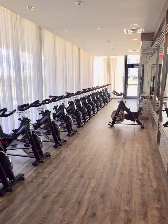 待售: $374,000 (1 贝兹, 1 浴室, 698 平方英尺)