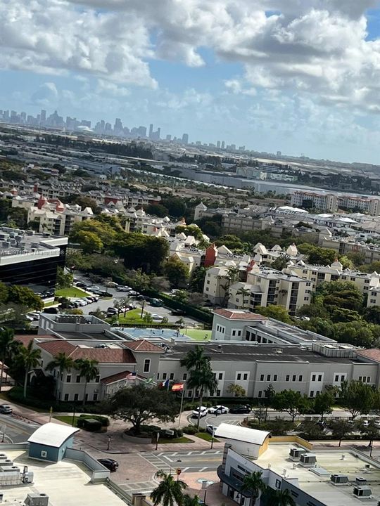 待售: $374,000 (1 贝兹, 1 浴室, 698 平方英尺)