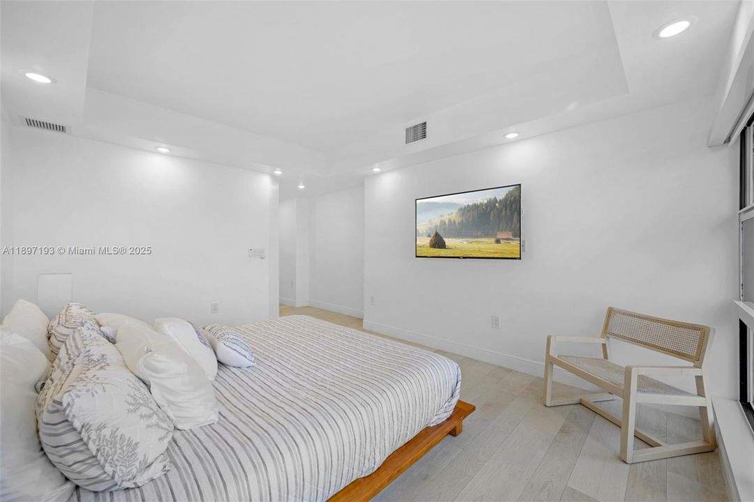 出租: $7,000 (3 贝兹, 2 浴室, 1615 平方英尺)