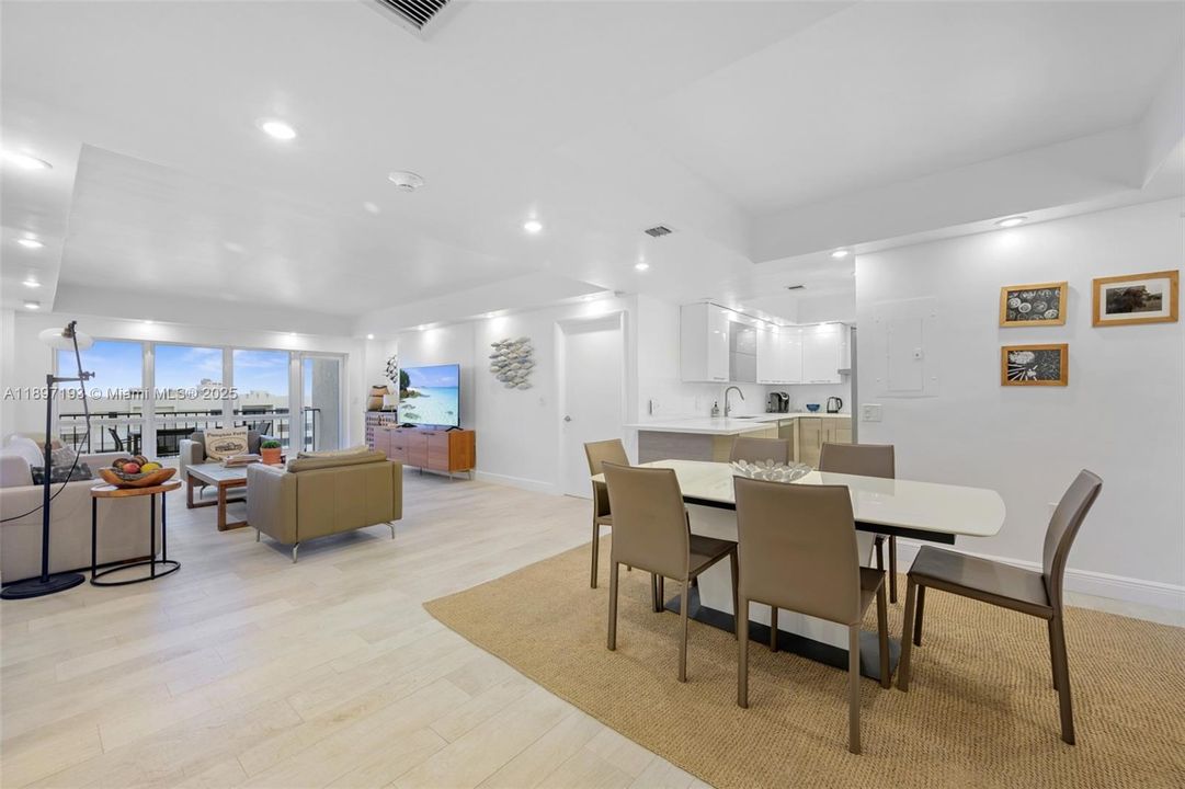 出租: $7,000 (3 贝兹, 2 浴室, 1615 平方英尺)