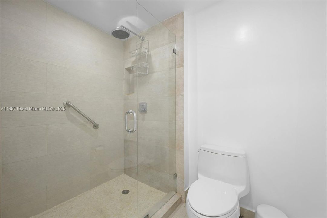 出租: $7,000 (3 贝兹, 2 浴室, 1615 平方英尺)