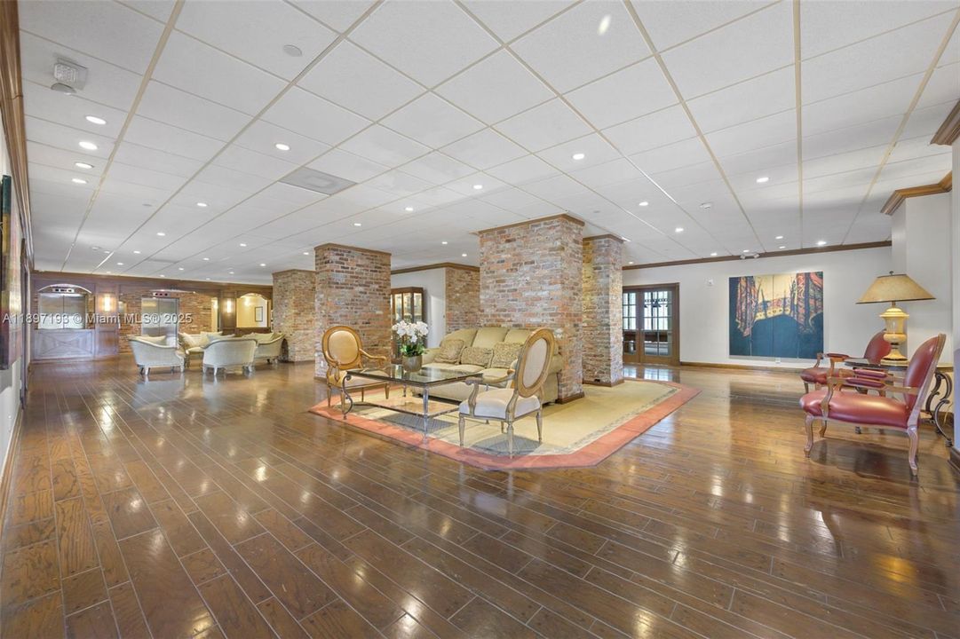 出租: $7,000 (3 贝兹, 2 浴室, 1615 平方英尺)