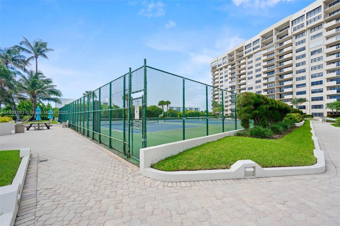 出租: $7,000 (3 贝兹, 2 浴室, 1615 平方英尺)