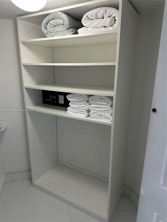 Под контрактом: $4,500 (2 спален, 2 ванн, 1181 Квадратных фут)