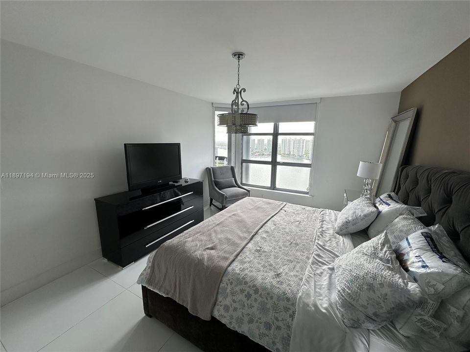 Под контрактом: $4,500 (2 спален, 2 ванн, 1181 Квадратных фут)