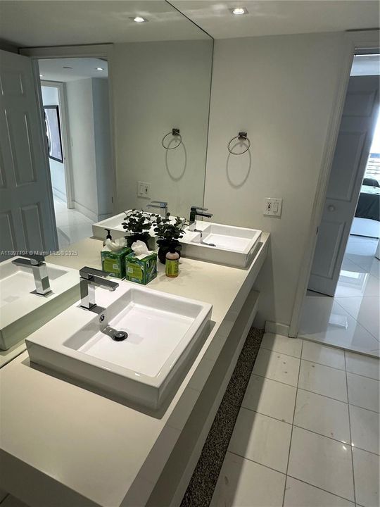 Под контрактом: $4,500 (2 спален, 2 ванн, 1181 Квадратных фут)