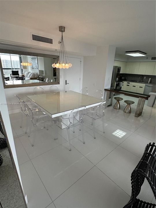 Под контрактом: $4,500 (2 спален, 2 ванн, 1181 Квадратных фут)