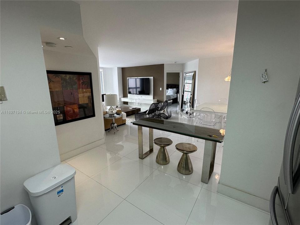 Под контрактом: $4,500 (2 спален, 2 ванн, 1181 Квадратных фут)