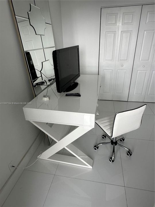 Под контрактом: $4,500 (2 спален, 2 ванн, 1181 Квадратных фут)