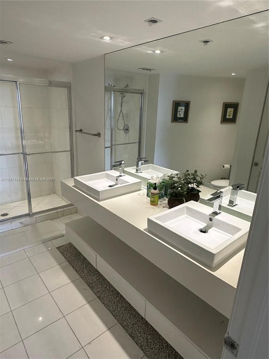 Под контрактом: $4,500 (2 спален, 2 ванн, 1181 Квадратных фут)