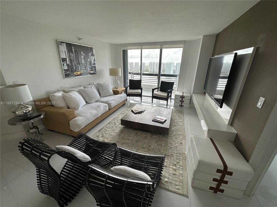 Под контрактом: $4,500 (2 спален, 2 ванн, 1181 Квадратных фут)