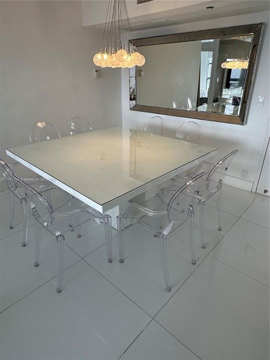 Под контрактом: $4,500 (2 спален, 2 ванн, 1181 Квадратных фут)