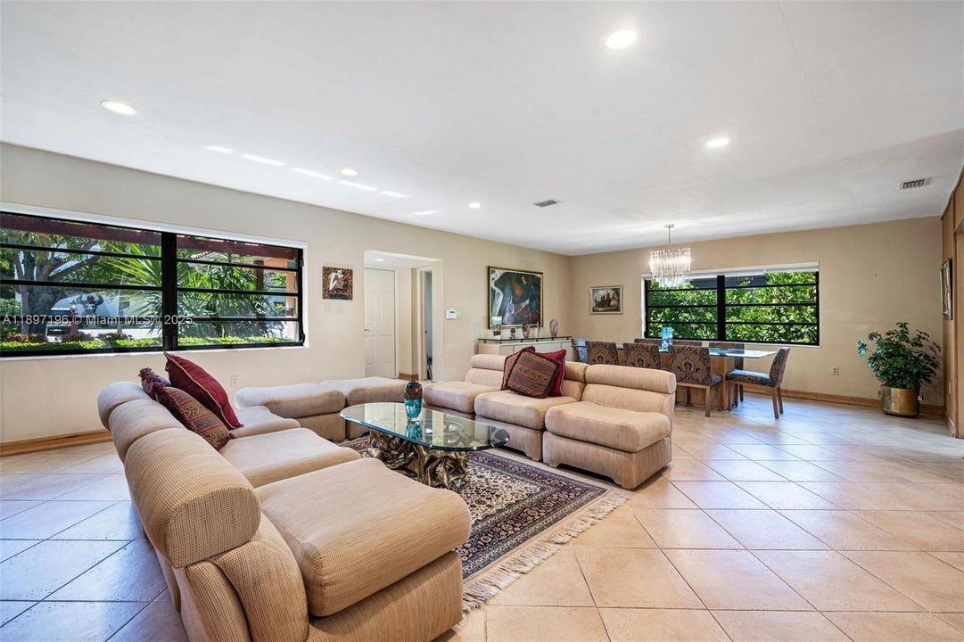 For Sale: $2,897,500 (3 beds, 2 baths, 2828 Square Feet)