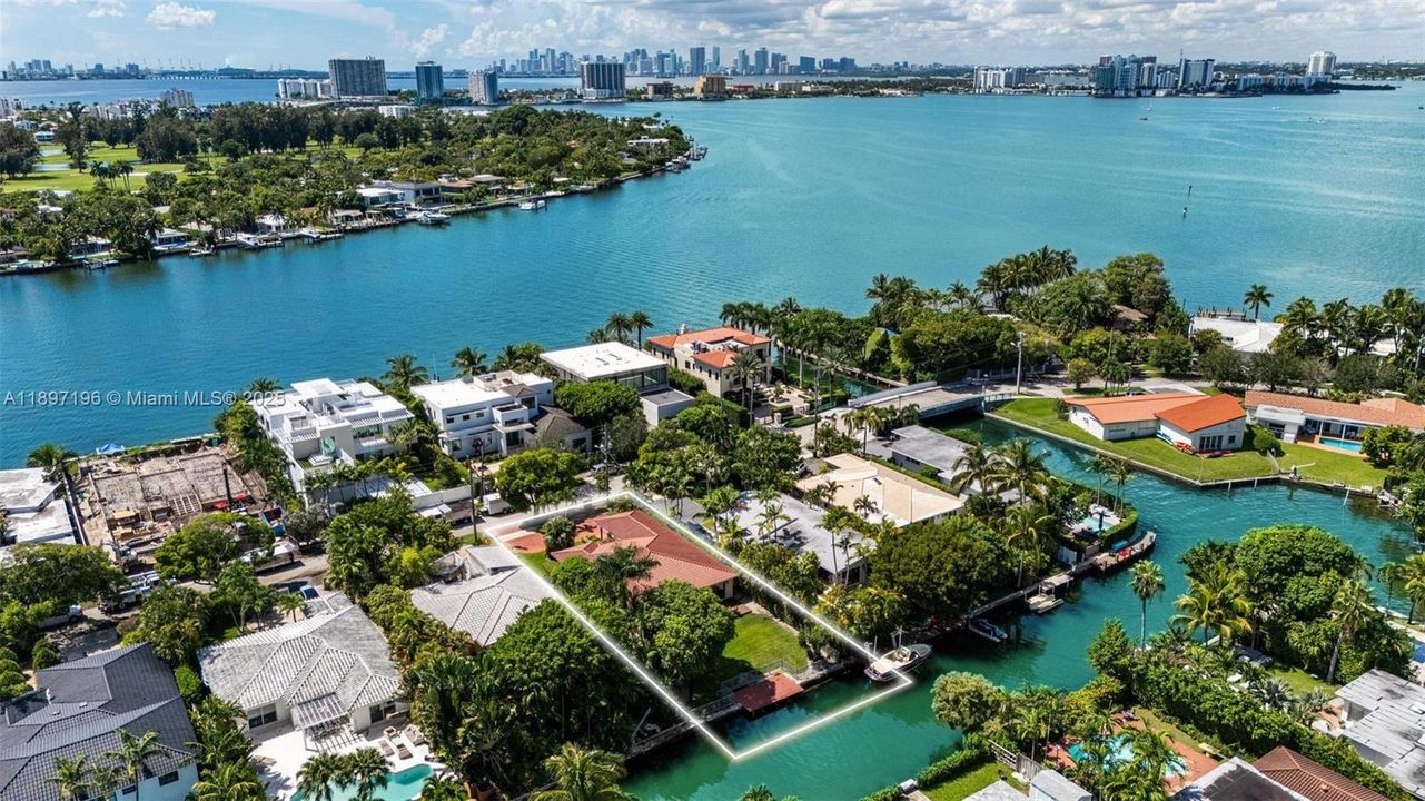 For Sale: $2,897,500 (3 beds, 2 baths, 2828 Square Feet)