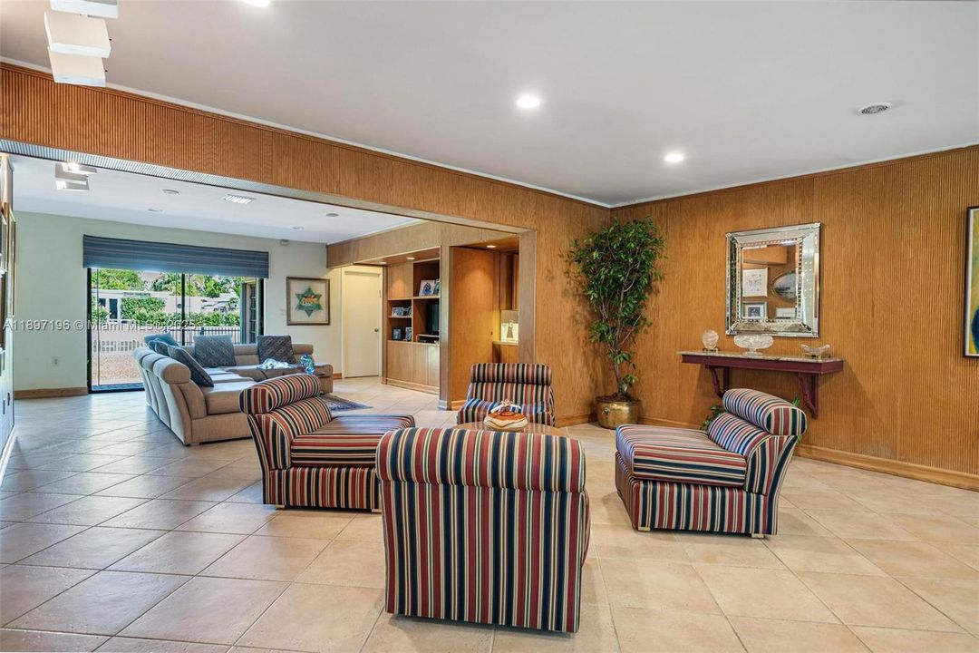 For Sale: $2,897,500 (3 beds, 2 baths, 2828 Square Feet)