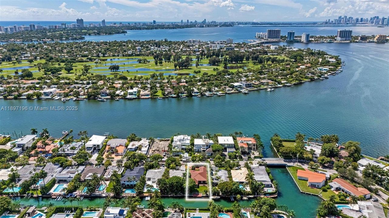 For Sale: $2,897,500 (3 beds, 2 baths, 2828 Square Feet)