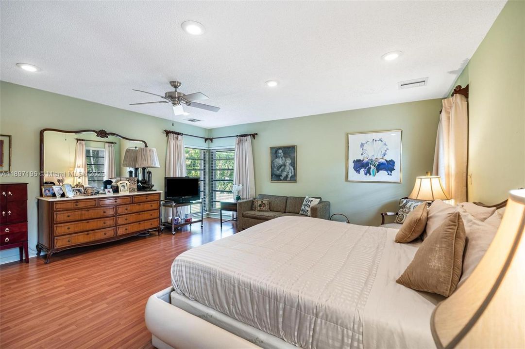 For Sale: $2,897,500 (3 beds, 2 baths, 2828 Square Feet)