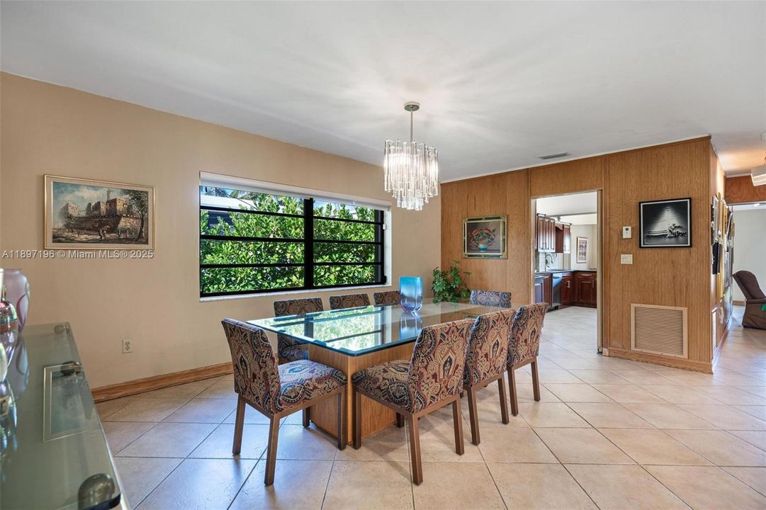 For Sale: $2,897,500 (3 beds, 2 baths, 2828 Square Feet)