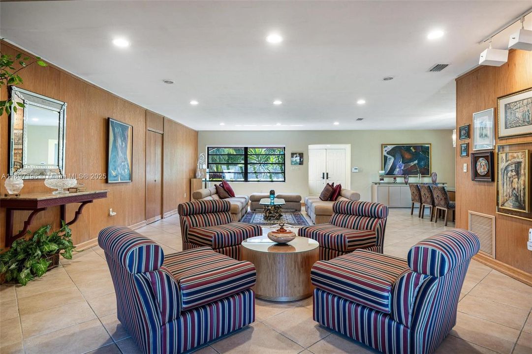 For Sale: $2,897,500 (3 beds, 2 baths, 2828 Square Feet)