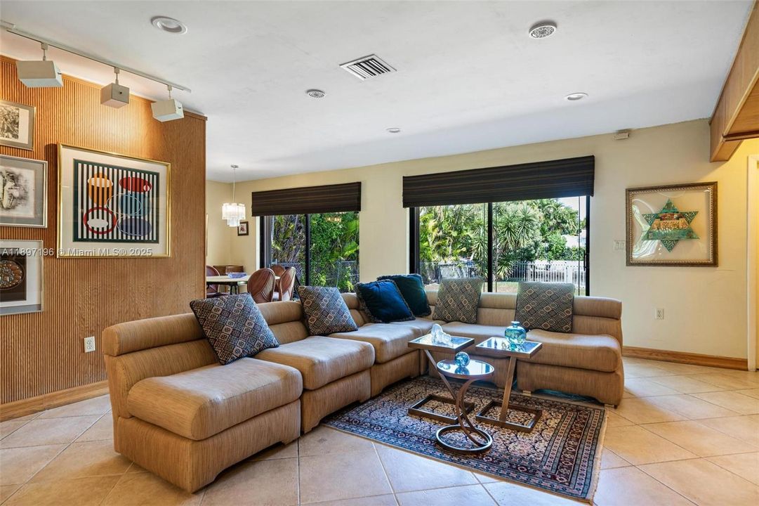 For Sale: $2,897,500 (3 beds, 2 baths, 2828 Square Feet)