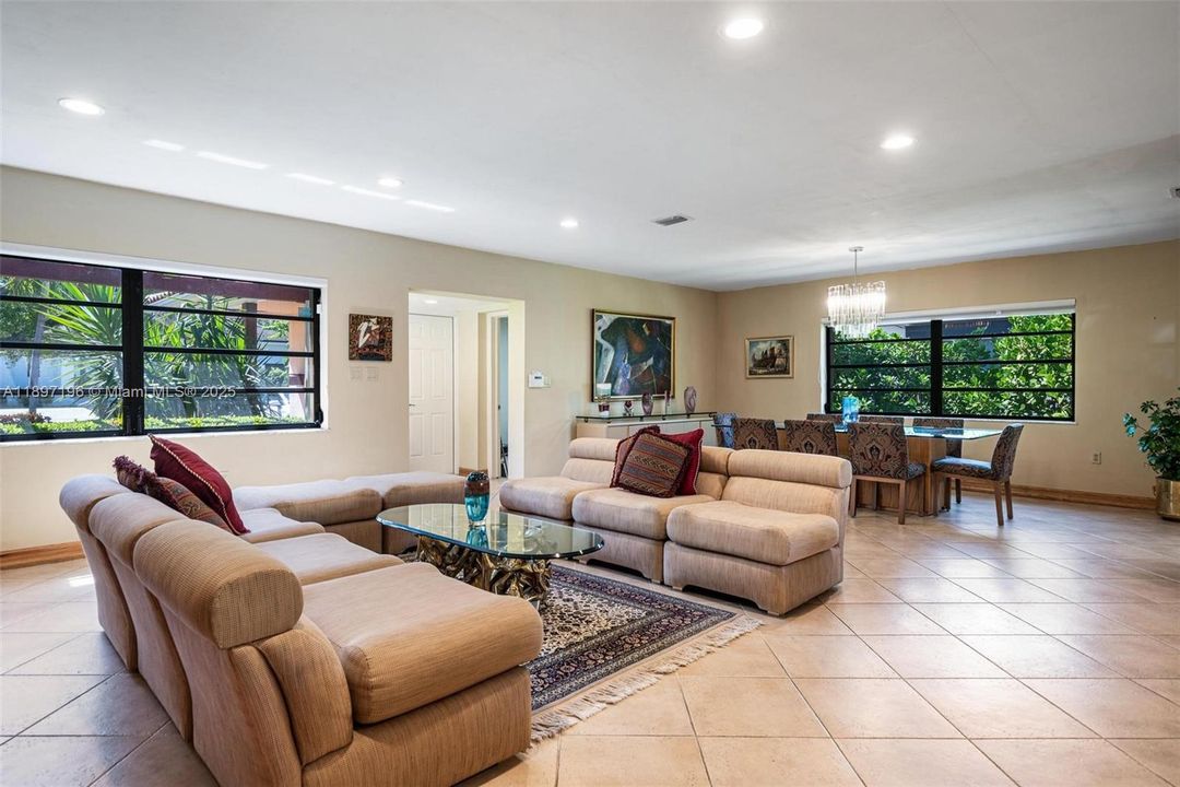 For Sale: $2,897,500 (3 beds, 2 baths, 2828 Square Feet)