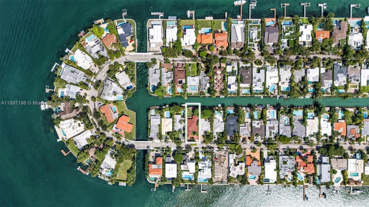 For Sale: $2,897,500 (3 beds, 2 baths, 2828 Square Feet)