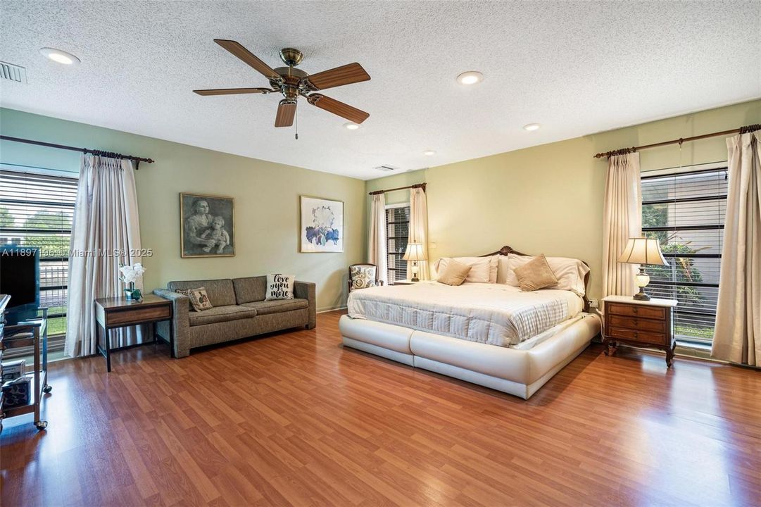 For Sale: $2,897,500 (3 beds, 2 baths, 2828 Square Feet)