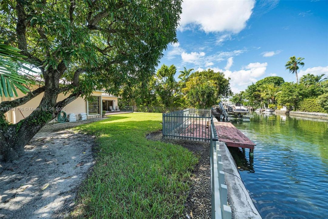 For Sale: $2,897,500 (3 beds, 2 baths, 2828 Square Feet)