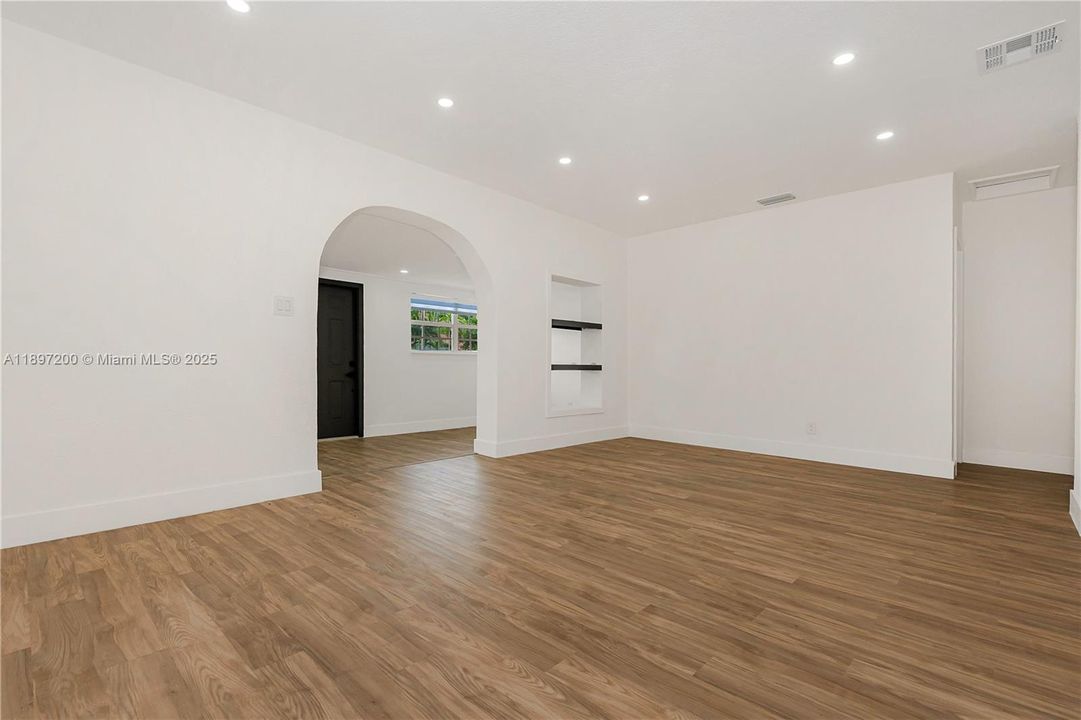 Active With Contract: $565,000 (4 beds, 2 baths, 1444 Square Feet)