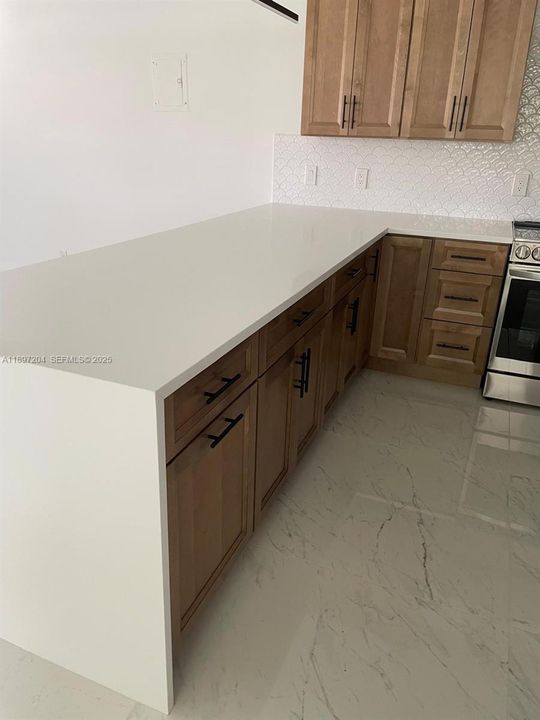 For Sale: $124,900 (1 beds, 1 baths, 720 Square Feet)