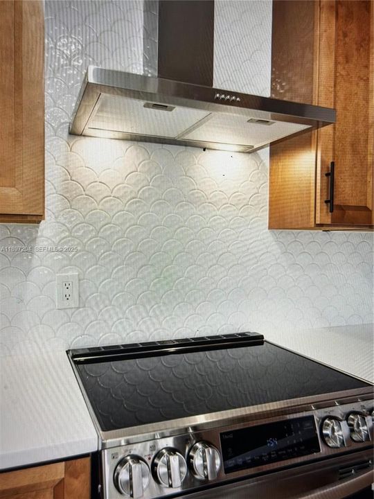 For Sale: $124,900 (1 beds, 1 baths, 720 Square Feet)