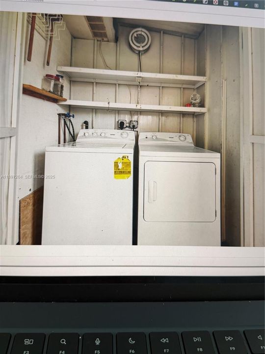 For Sale: $124,900 (1 beds, 1 baths, 720 Square Feet)