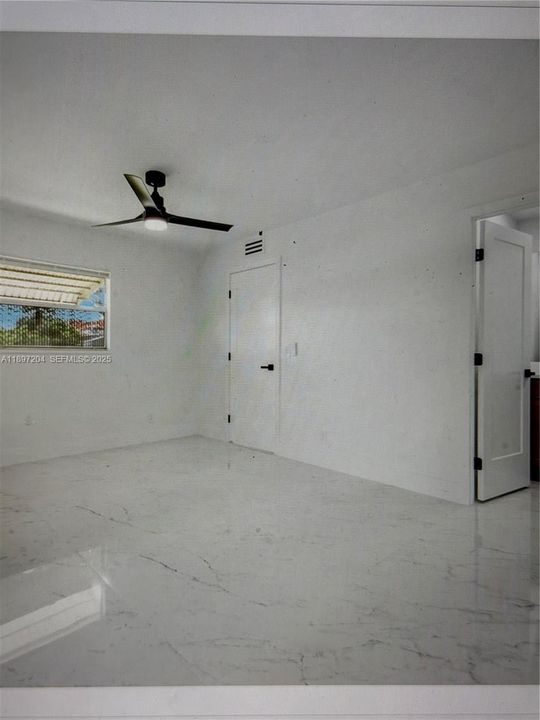 For Sale: $124,900 (1 beds, 1 baths, 720 Square Feet)