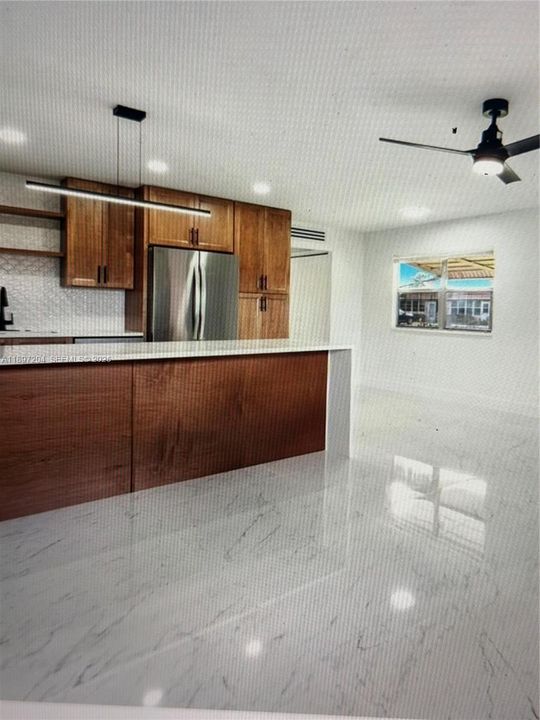 For Sale: $124,900 (1 beds, 1 baths, 720 Square Feet)