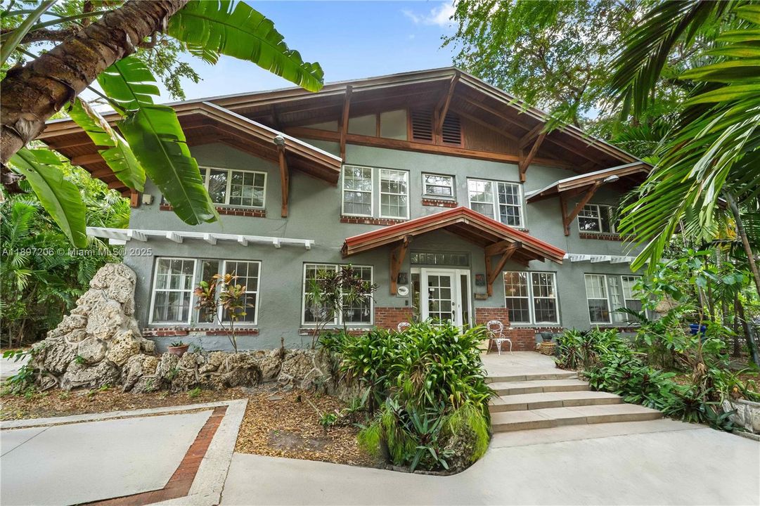 For Sale: $2,150,000 (5 beds, 2 baths, 2958 Square Feet)