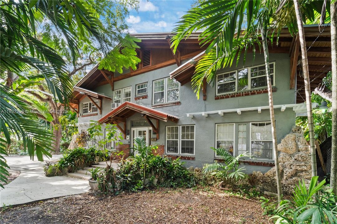 For Sale: $2,150,000 (5 beds, 2 baths, 2958 Square Feet)