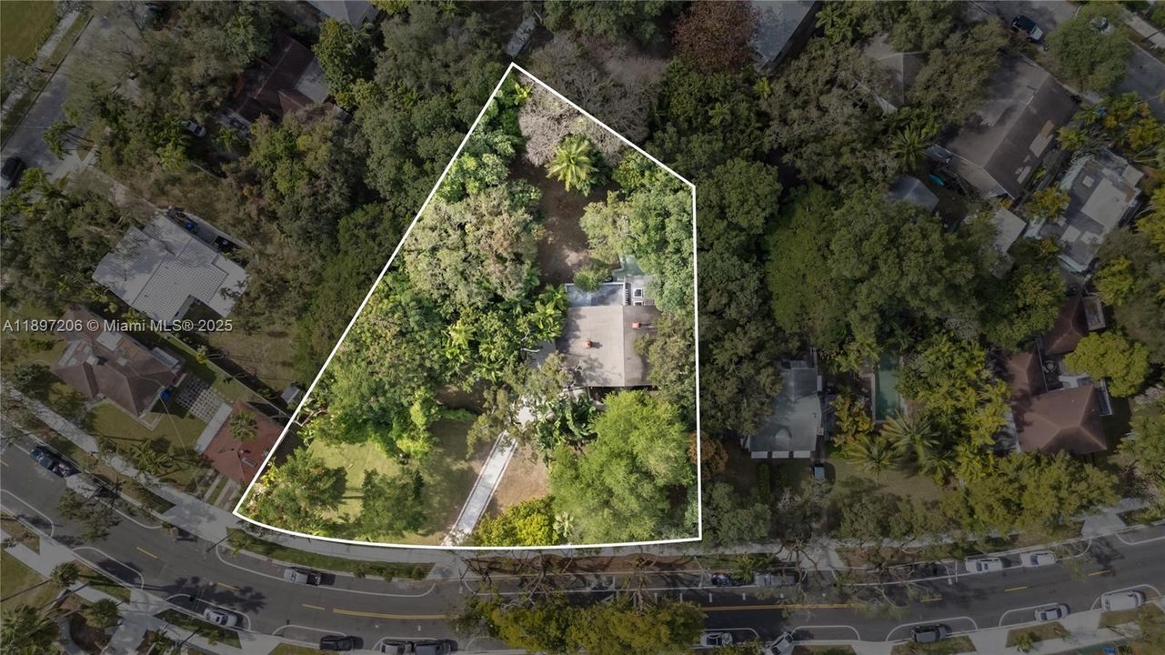 For Sale: $2,150,000 (5 beds, 2 baths, 2958 Square Feet)