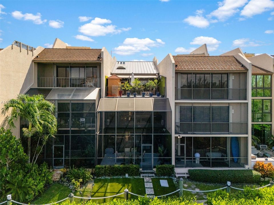 En Renta: $8,000 (2 camas, 2 baños, 2651 Pies cuadrados)