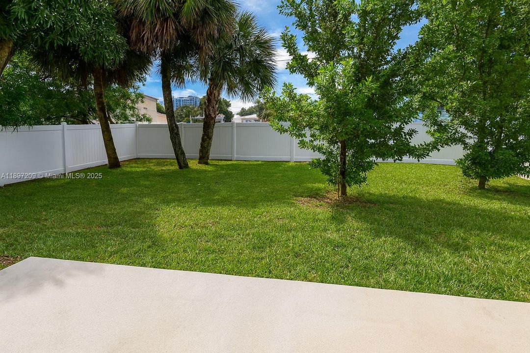 Recently Rented: $2,400 (3 beds, 2 baths, 1382 Square Feet)