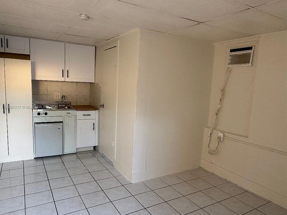 En Renta: $1,100 (0 camas, 1 baños, 300 Pies cuadrados)