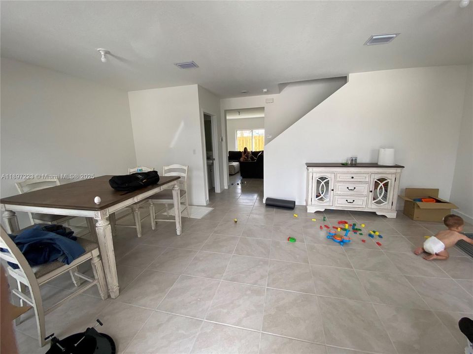 Active With Contract: $200,000 (3 beds, 2 baths, 1512 Square Feet)