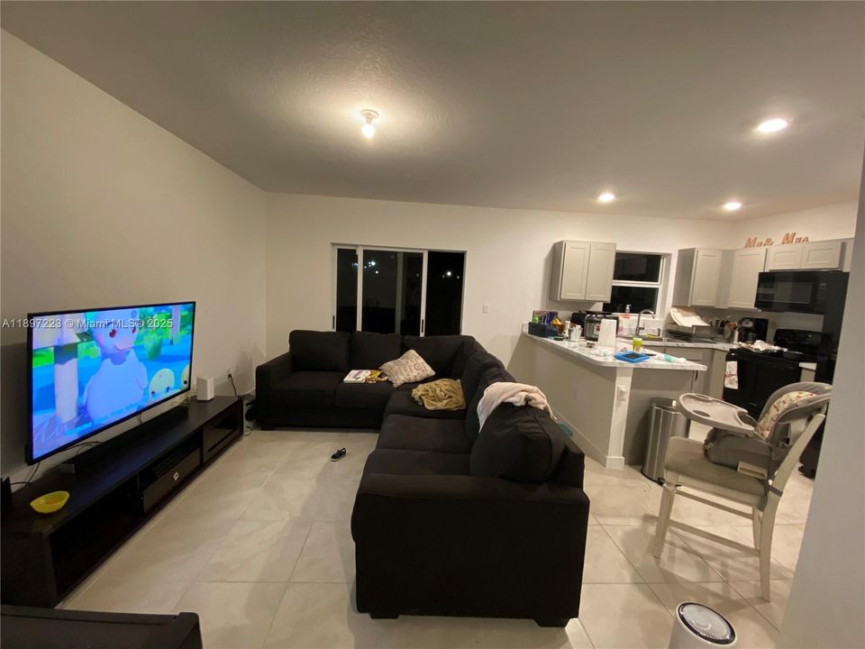 Active With Contract: $200,000 (3 beds, 2 baths, 1512 Square Feet)