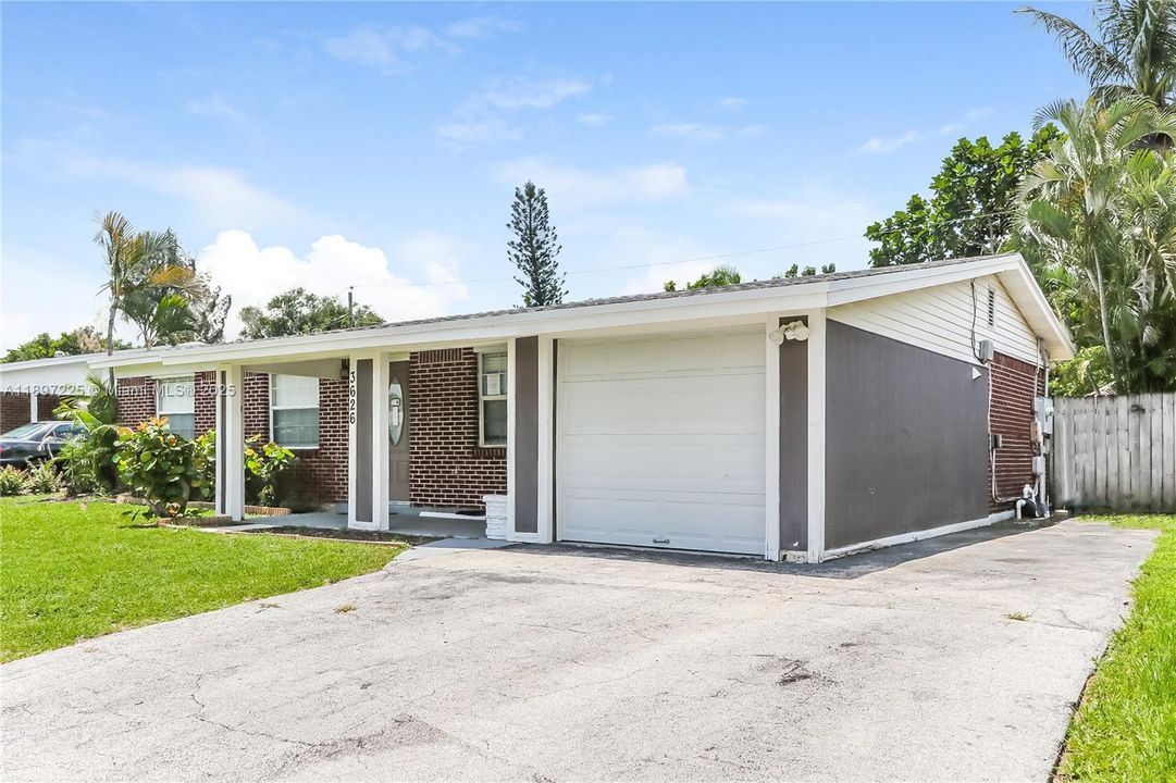 For Rent: $2,830 (3 beds, 1 baths, 1068 Square Feet)